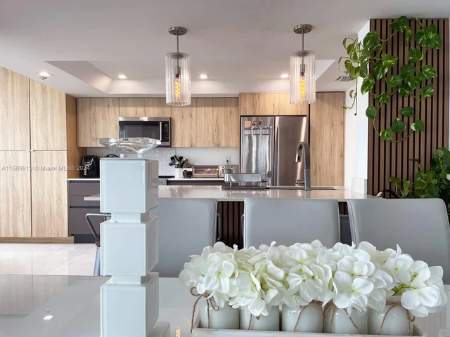 520 Brickell Key Dr # A1521, Miami FL 33131