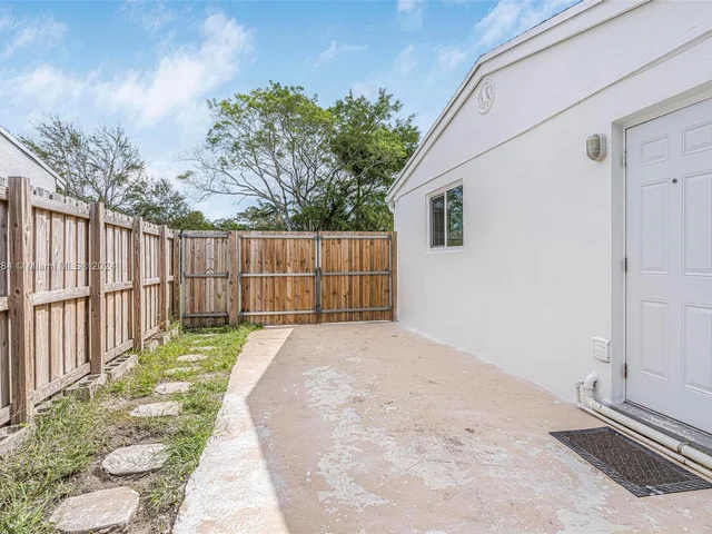 1116 N 31st Ave, Hollywood FL 33021