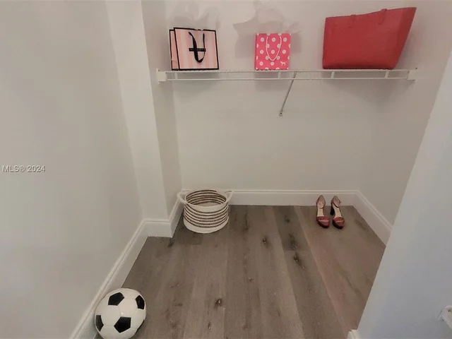 9470 Poinciana Pl # 109, Davie FL 33324