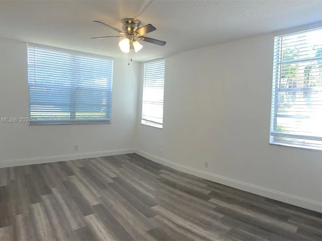 9470 Poinciana Pl # 109, Davie FL 33324