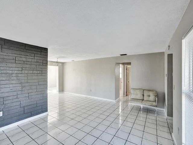 8550 NW 27th Pl, Sunrise FL 33322