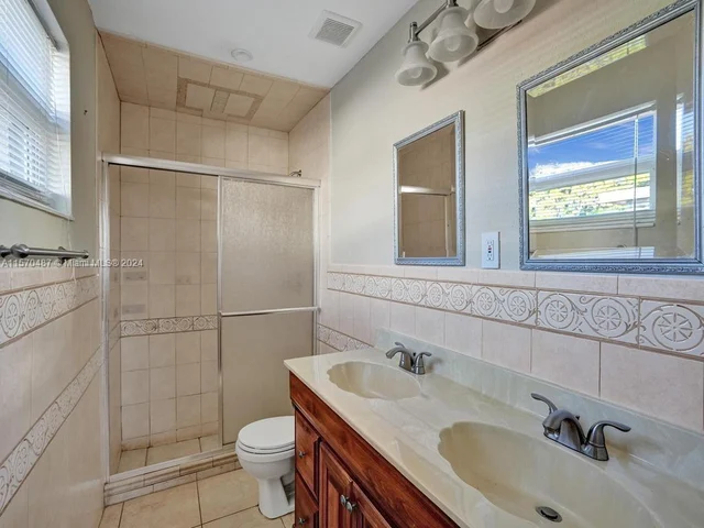 8550 NW 27th Pl, Sunrise FL 33322