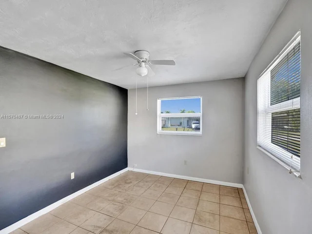 8550 NW 27th Pl, Sunrise FL 33322