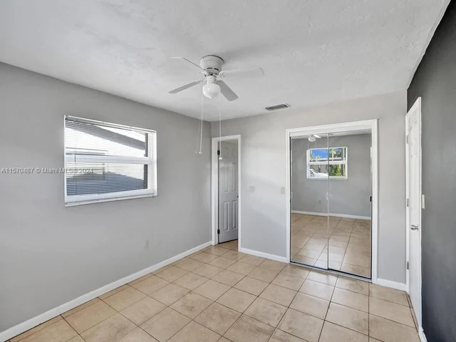 8550 NW 27th Pl, Sunrise FL 33322
