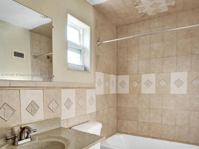 8550 NW 27th Pl, Sunrise FL 33322