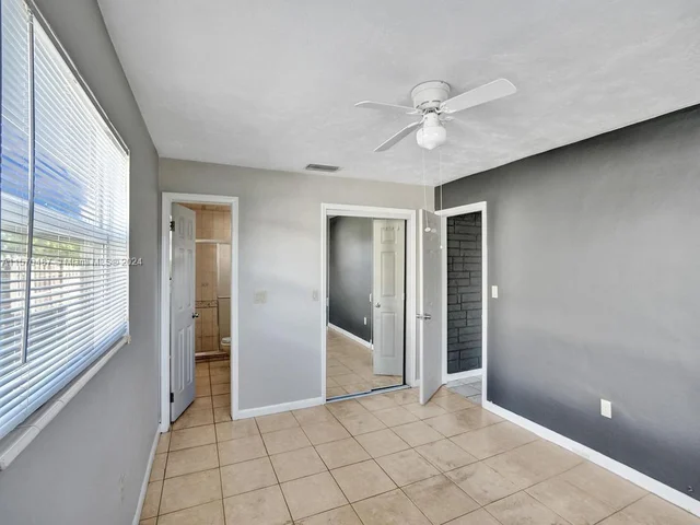 8550 NW 27th Pl, Sunrise FL 33322