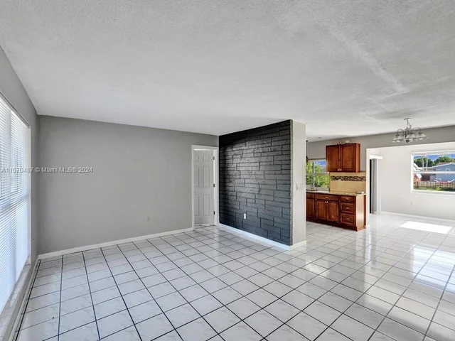 8550 NW 27th Pl, Sunrise FL 33322