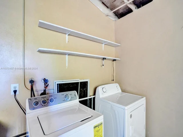 8550 NW 27th Pl, Sunrise FL 33322