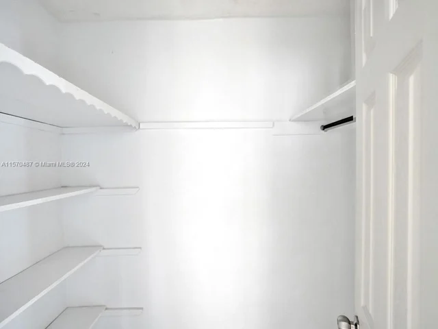 8550 NW 27th Pl, Sunrise FL 33322