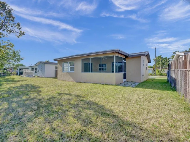 8550 NW 27th Pl, Sunrise FL 33322