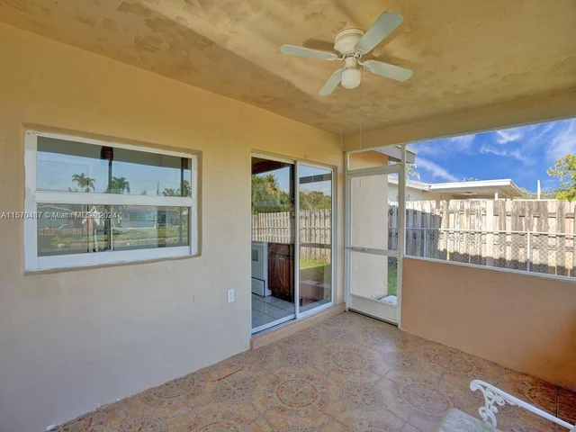 8550 NW 27th Pl, Sunrise FL 33322