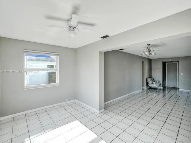 8550 NW 27th Pl, Sunrise FL 33322