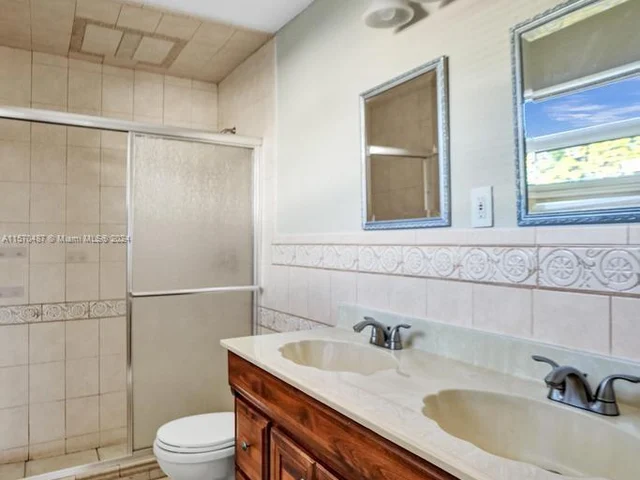 8550 NW 27th Pl, Sunrise FL 33322