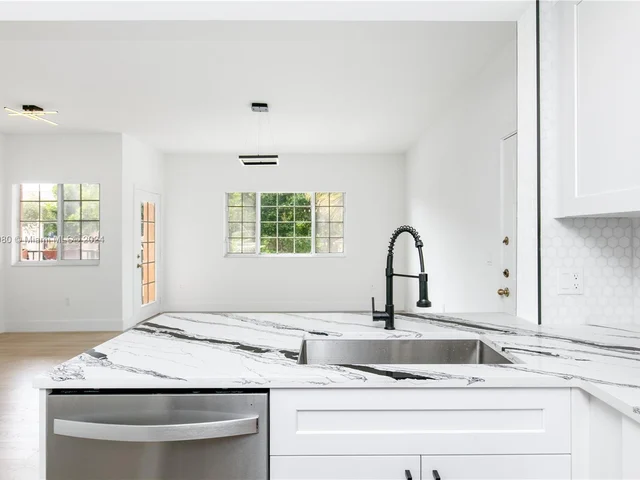 2015 SE 10th Ave # 108, Fort Lauderdale FL 33316