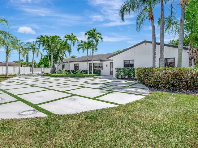 10400 SW 58th St, Miami FL 33173