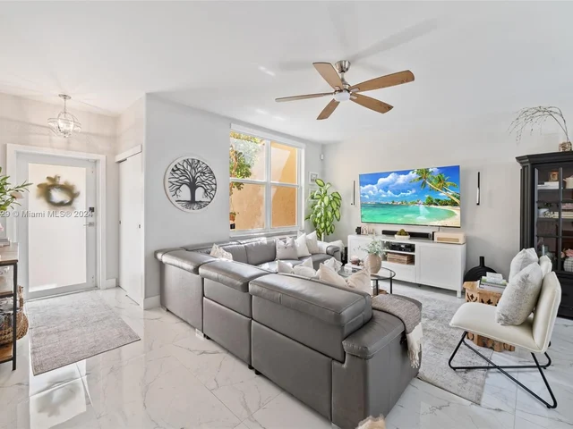 1270 NW 154th Ln, Pembroke Pines FL 33028