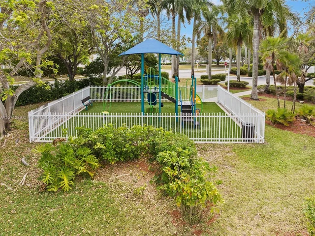 1270 NW 154th Ln, Pembroke Pines FL 33028