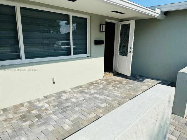 4924 SW 90th Way, Cooper City FL 33328