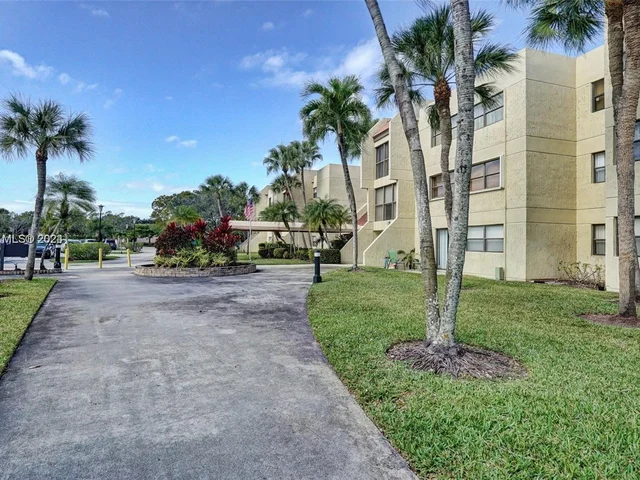 220 Lakeview Dr # 306, Weston FL 33326