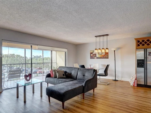 220 Lakeview Dr # 306, Weston FL 33326