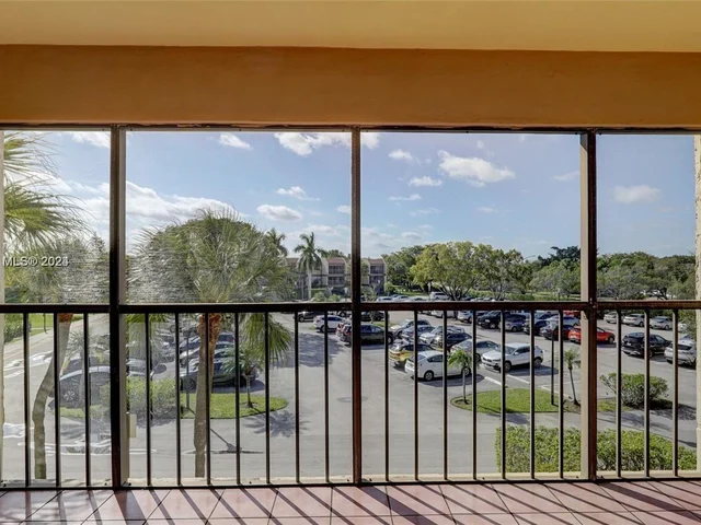 220 Lakeview Dr # 306, Weston FL 33326