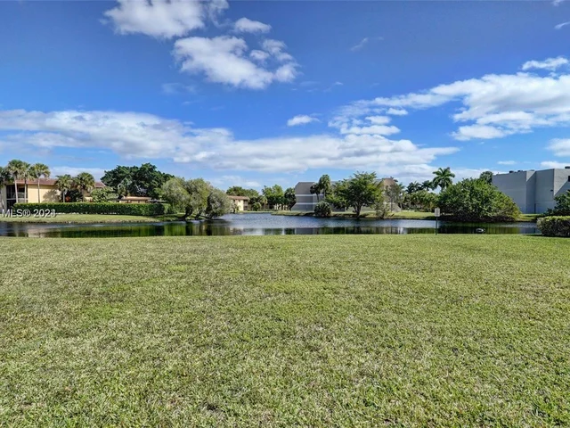 220 Lakeview Dr # 306, Weston FL 33326
