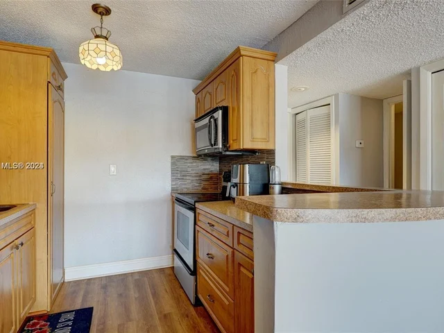 220 Lakeview Dr # 306, Weston FL 33326