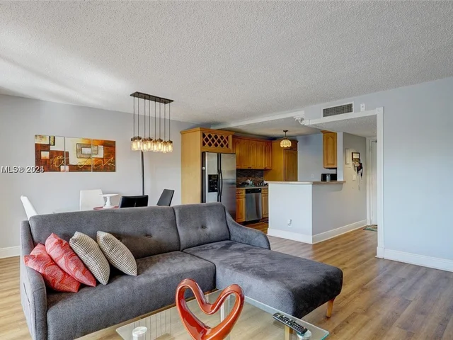 220 Lakeview Dr # 306, Weston FL 33326