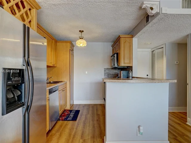 220 Lakeview Dr # 306, Weston FL 33326