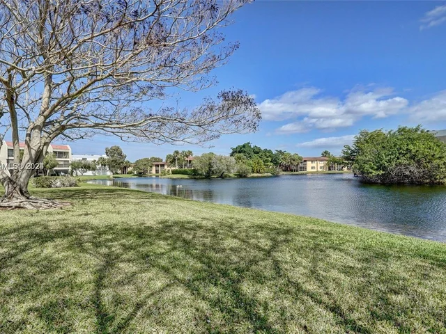 220 Lakeview Dr # 306, Weston FL 33326