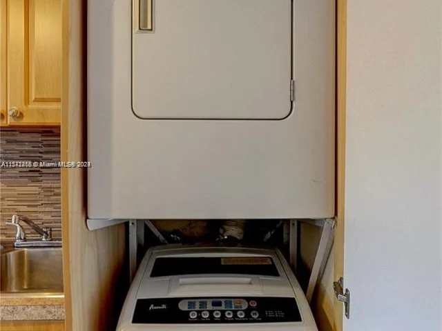 220 Lakeview Dr # 306, Weston FL 33326