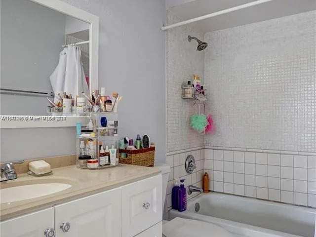 220 Lakeview Dr # 306, Weston FL 33326