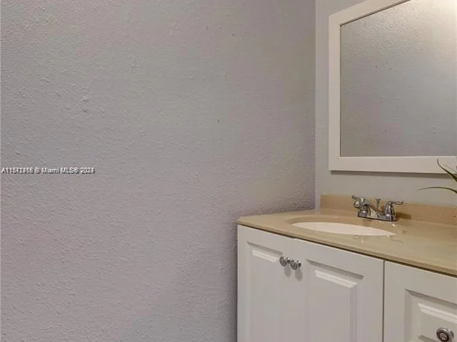 220 Lakeview Dr # 306, Weston FL 33326