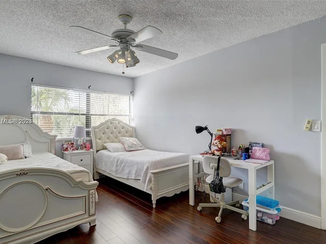 220 Lakeview Dr # 306, Weston FL 33326