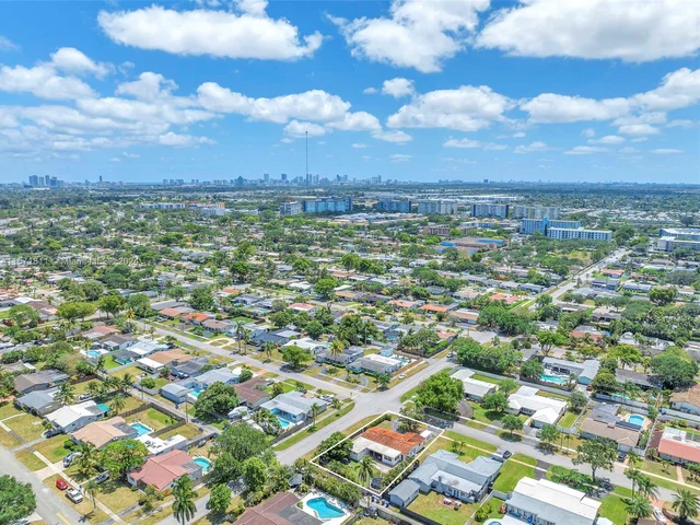 4601 Jackson St, Hollywood FL 33021