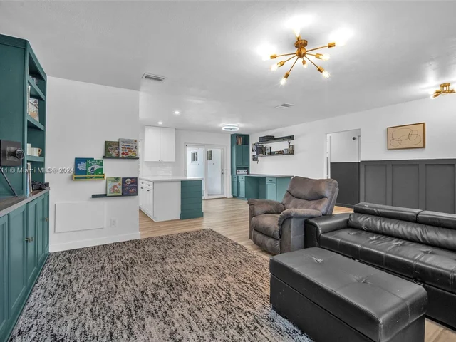 4601 Jackson St, Hollywood FL 33021