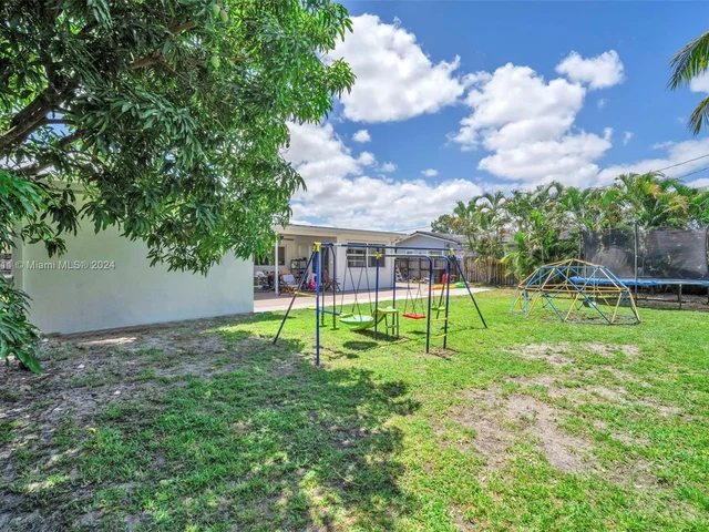 4601 Jackson St, Hollywood FL 33021