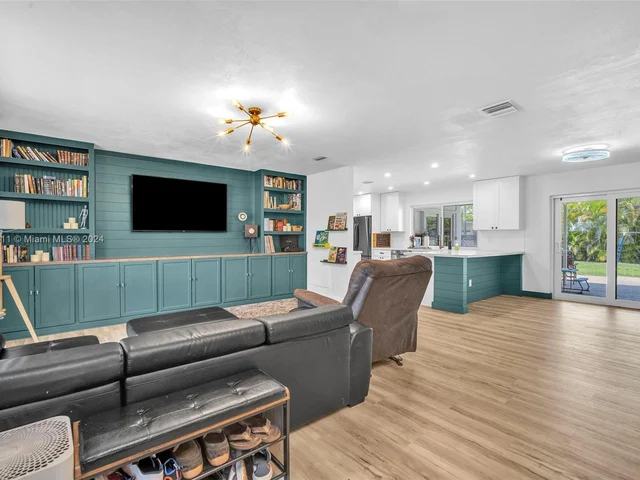 4601 Jackson St, Hollywood FL 33021