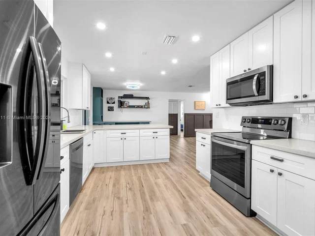 4601 Jackson St, Hollywood FL 33021