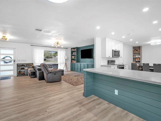 4601 Jackson St, Hollywood FL 33021