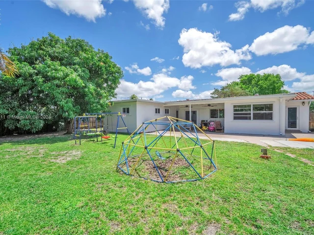 4601 Jackson St, Hollywood FL 33021