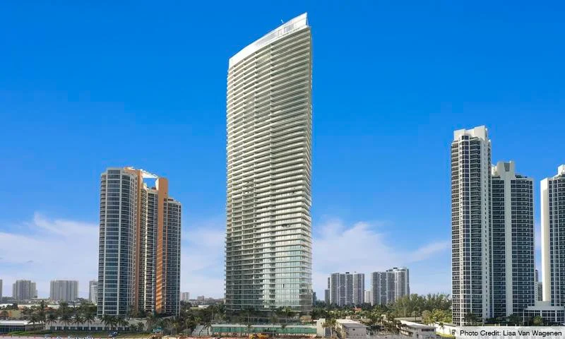 18975 Collins Avenue