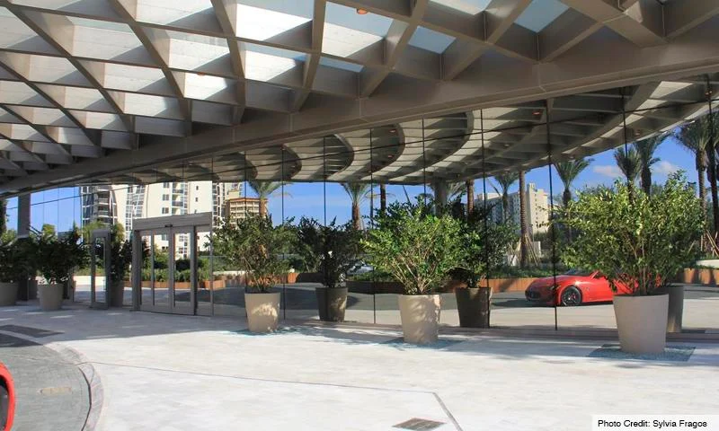 18975 Collins Avenue