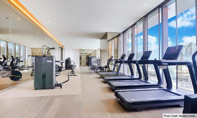 18975 Collins Avenue