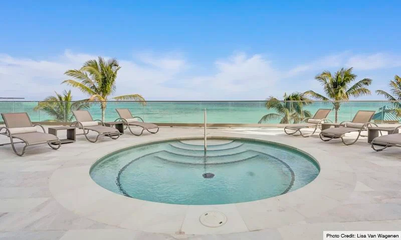 18975 Collins Avenue