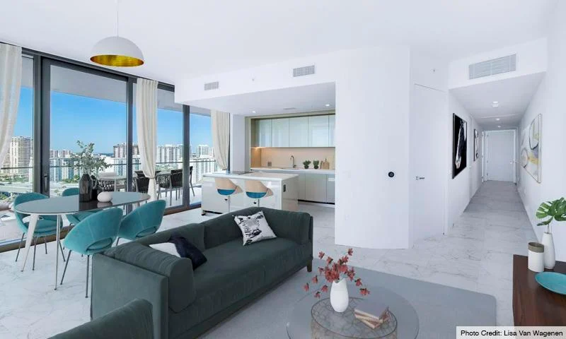 18975 Collins Avenue