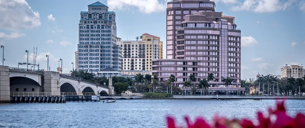 6819 Broadwater Lane