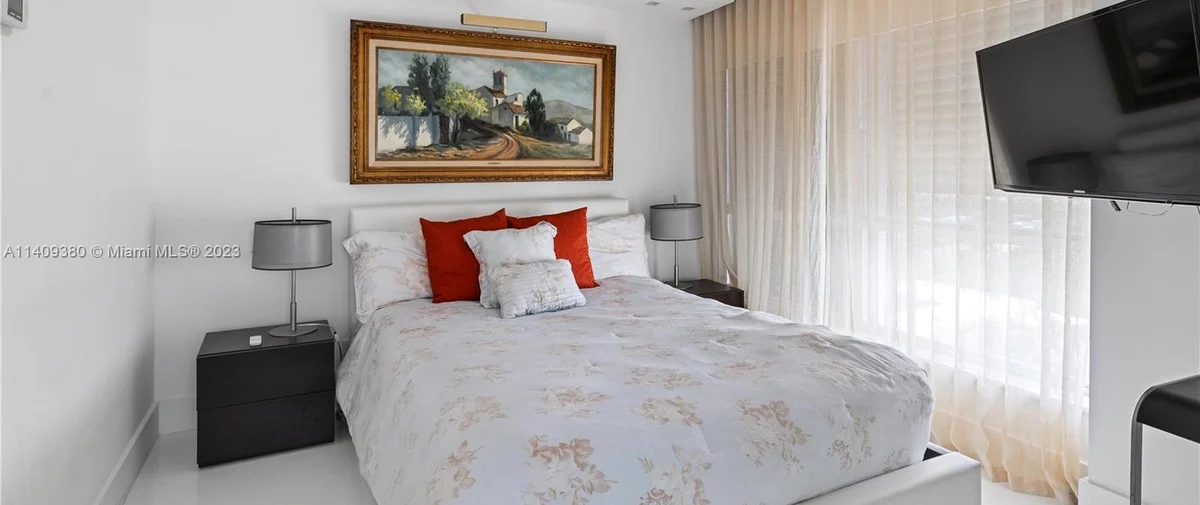 10155 Collins Ave Bal