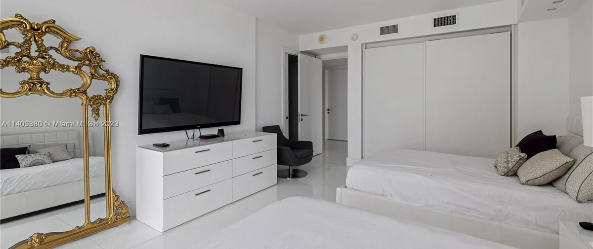 10155 Collins Ave Bal