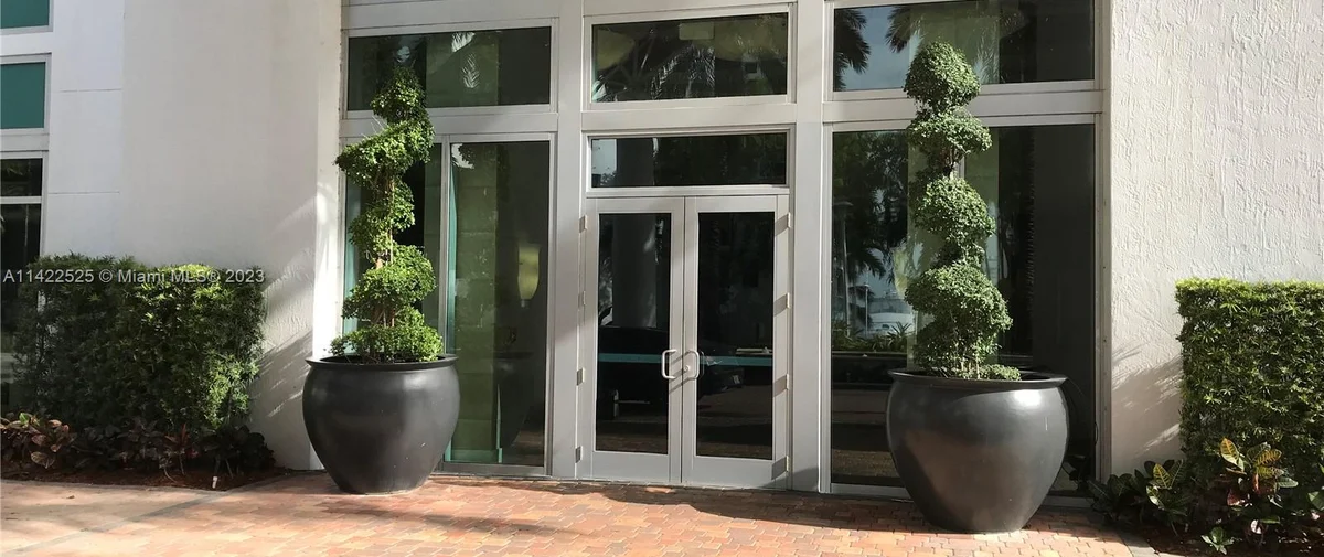 7900 & 7910 Harbor Island Dr